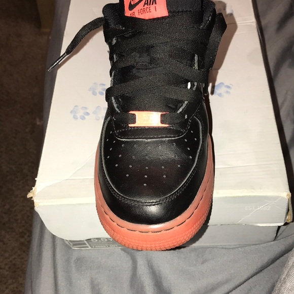 Nike Air Force 1 - Picture 1 of 3